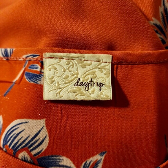 Orange Floral Shirt with Shimmer Daytrip Size Small - Picture 6 of 8